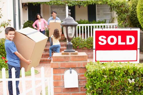 Secure loading of furniture into a removal van